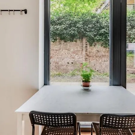 Urban Chic In Trendy Prenzlauer Berg Self-check-in